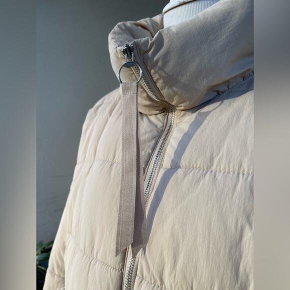 ☘️ Sinsay Short Puffer Jacket with Zip Collar and Patch Pockets in Cream Color - Picture 5 of 14